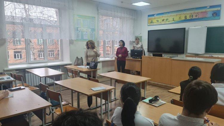 Представители ВКТУ встретились со старшеклассниками школы