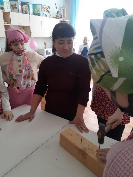 Открытый урок – конкурс по предмету «Художественный труд» по теме «Мир профессий» в 6 «А» классе.